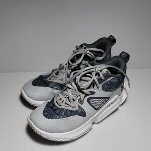 Under Armour Flow Breakthru 3 Low Mod Grey/White Women’s  SNEAKERS  US 7.5 EU 38